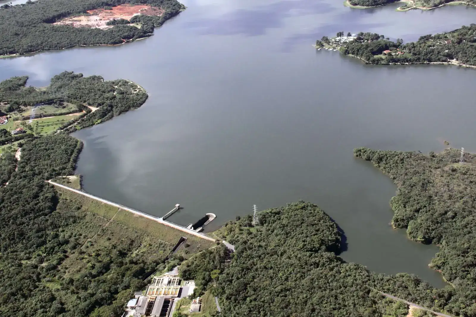 Represa Várzea das Flores