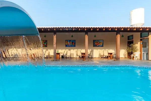Lontra Pantanal Hotel, às margens do rio em Corumbá