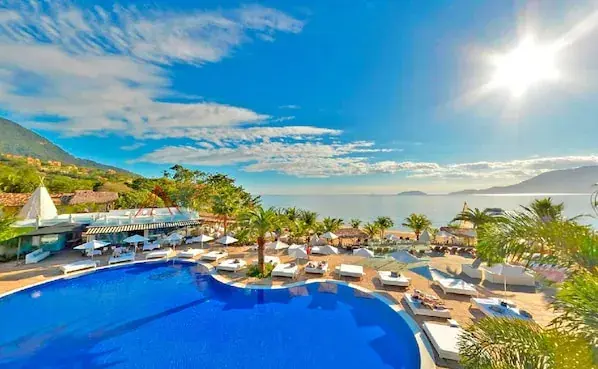 Área de praia do DPNY Beach Hotel & SPA, em Ilhabela