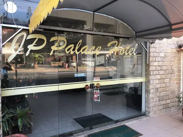 Fachada do JP Palace Hotel, em Saquarema