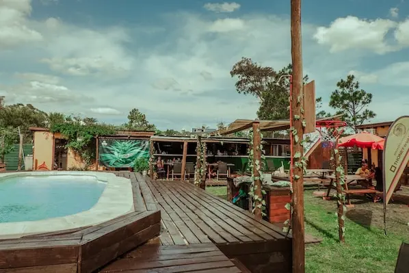 Fachada do THC Hostel Uruguay, em Punta del Este