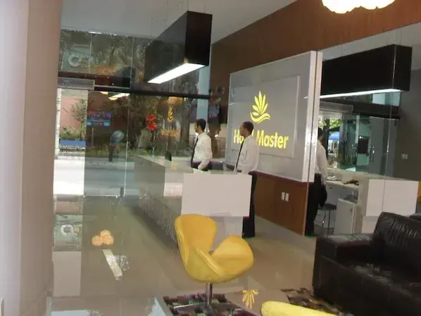 Fachada do Hotel Master, em Governador Valadares