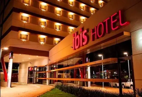 Fachada do ibis Foz do Iguaçu