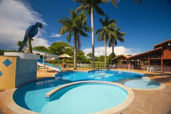 Piscina do Hotel Pousada Arauna, em Bonito