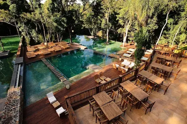 Piscina do Loi Suites Iguazú Hotel, em Puerto Iguazú