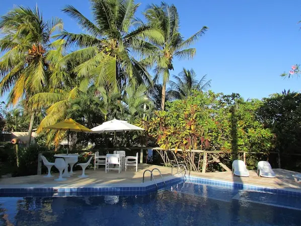 Fachada da Pousada Ipitanga IV, em Lauro de Freitas