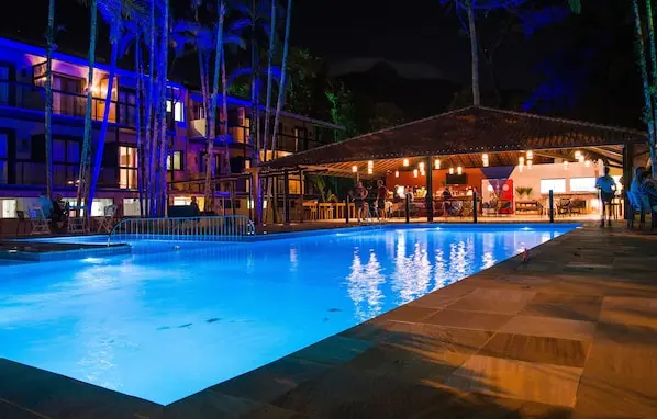 Fachada do Fradissimo Hotel, perto da Praia do Frade