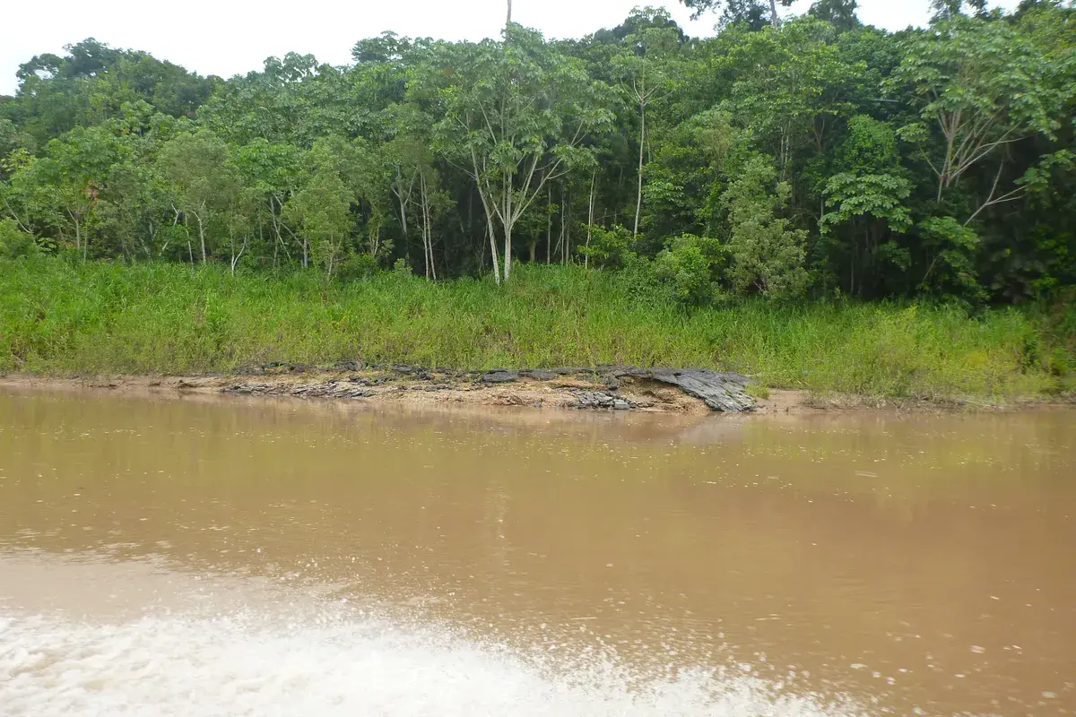 Rochas no leito do rio Gregório, no Acre