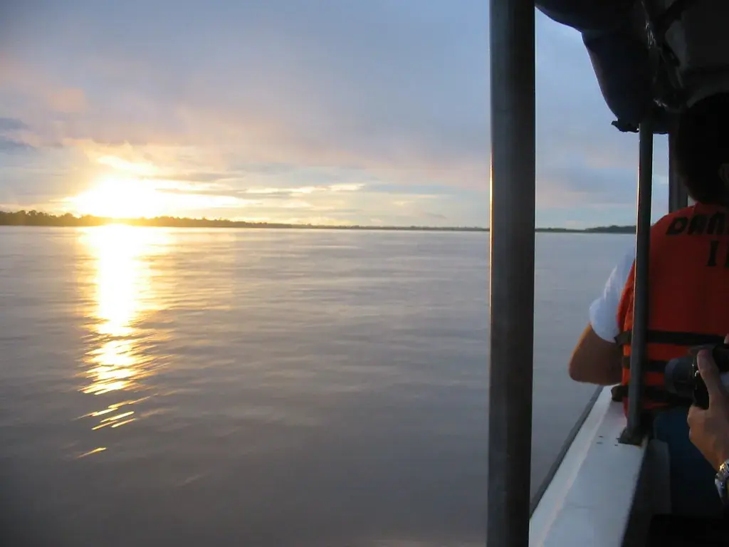 Pôr do sol no rio Solimões perto de Tabatinga, no Amazonas