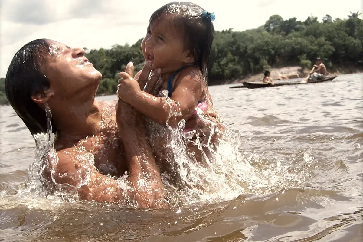Ribeirinhos no rio Cuieiras, perto de Manaus