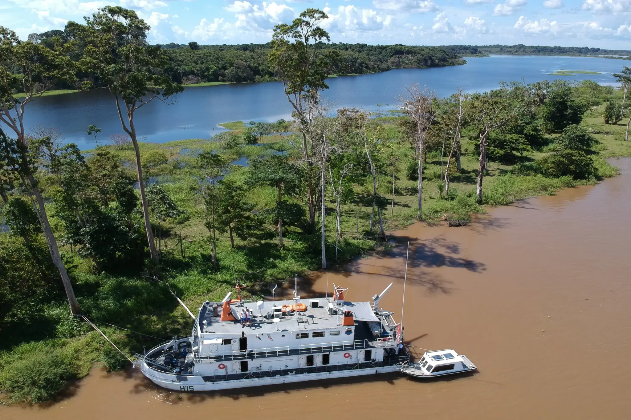 Embarcação no rio em Manacapuru, no Amazonas