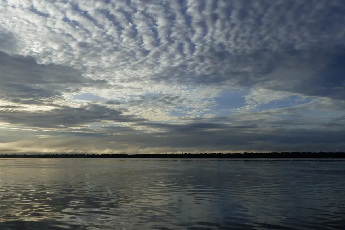 Amanhecer no alto rio Negro, na região de Barcelos