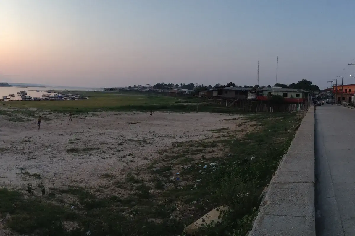 Pôr do sol no rio Nhamundá, no Amazonas