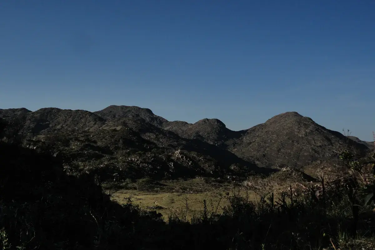 Serra das Almas sobre as águas, em Rio de Contas, na Bahia
