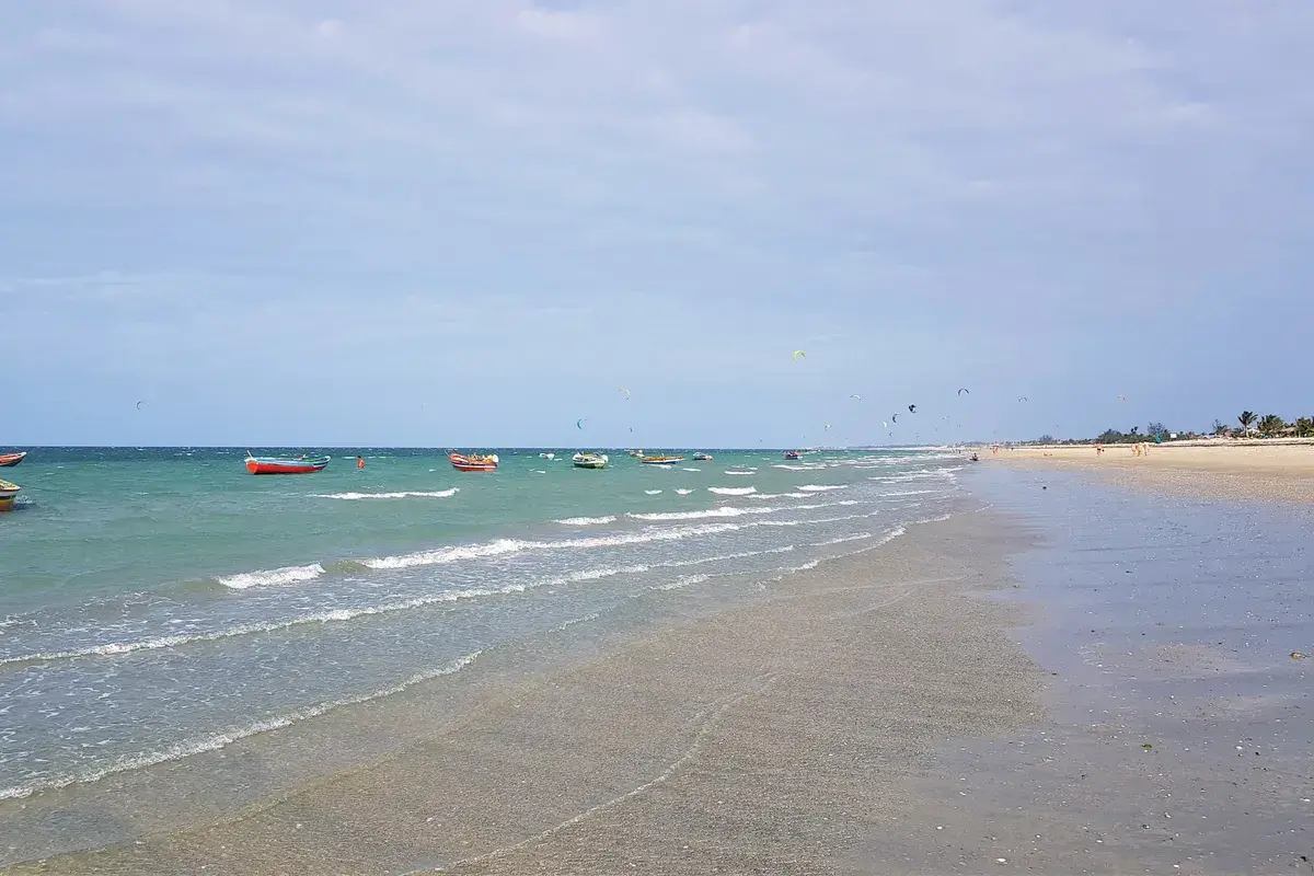 Barcos na praia do Preá, em Cruz, no litoral do Ceará