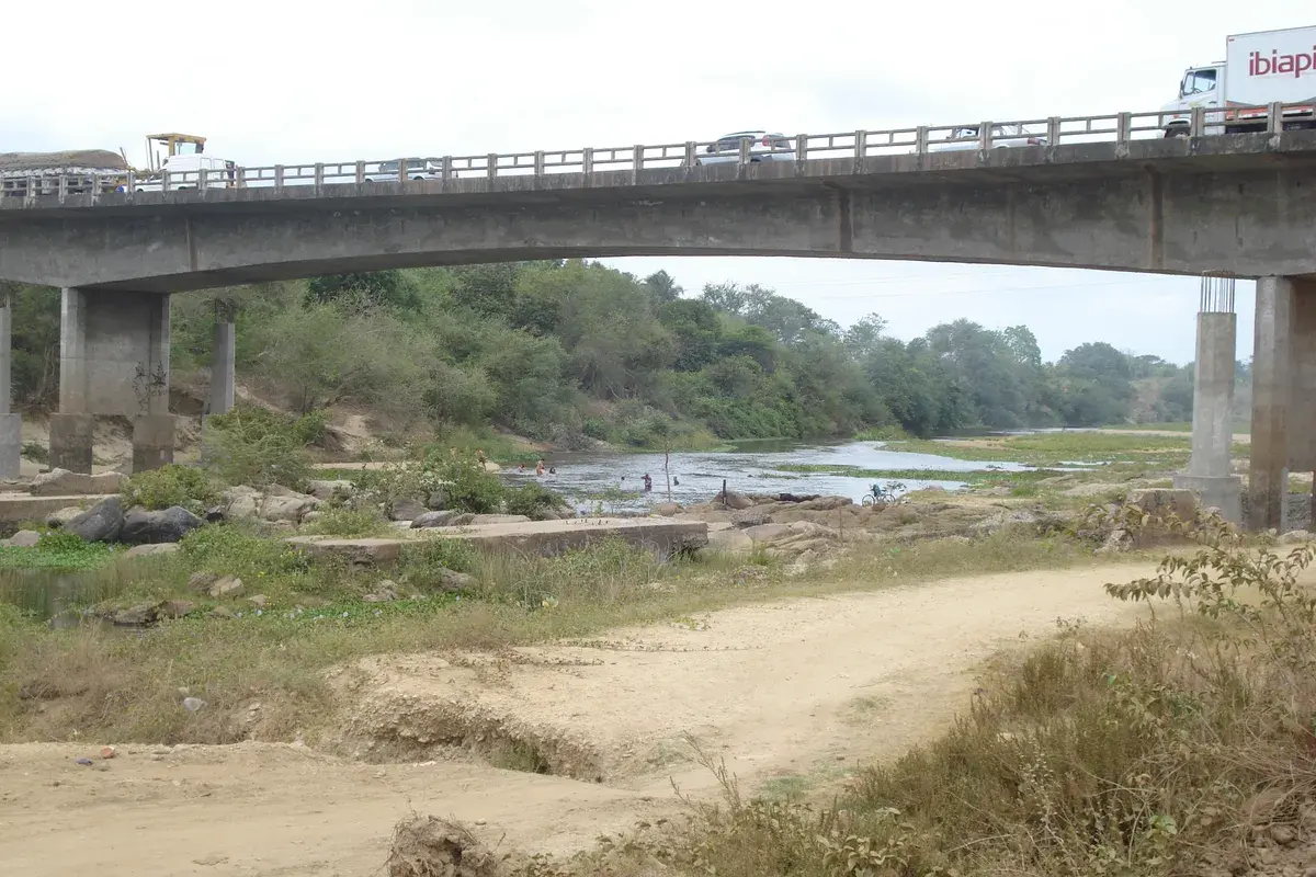 Rio Curu visto da ponte em São Luís do Curu, no Ceará