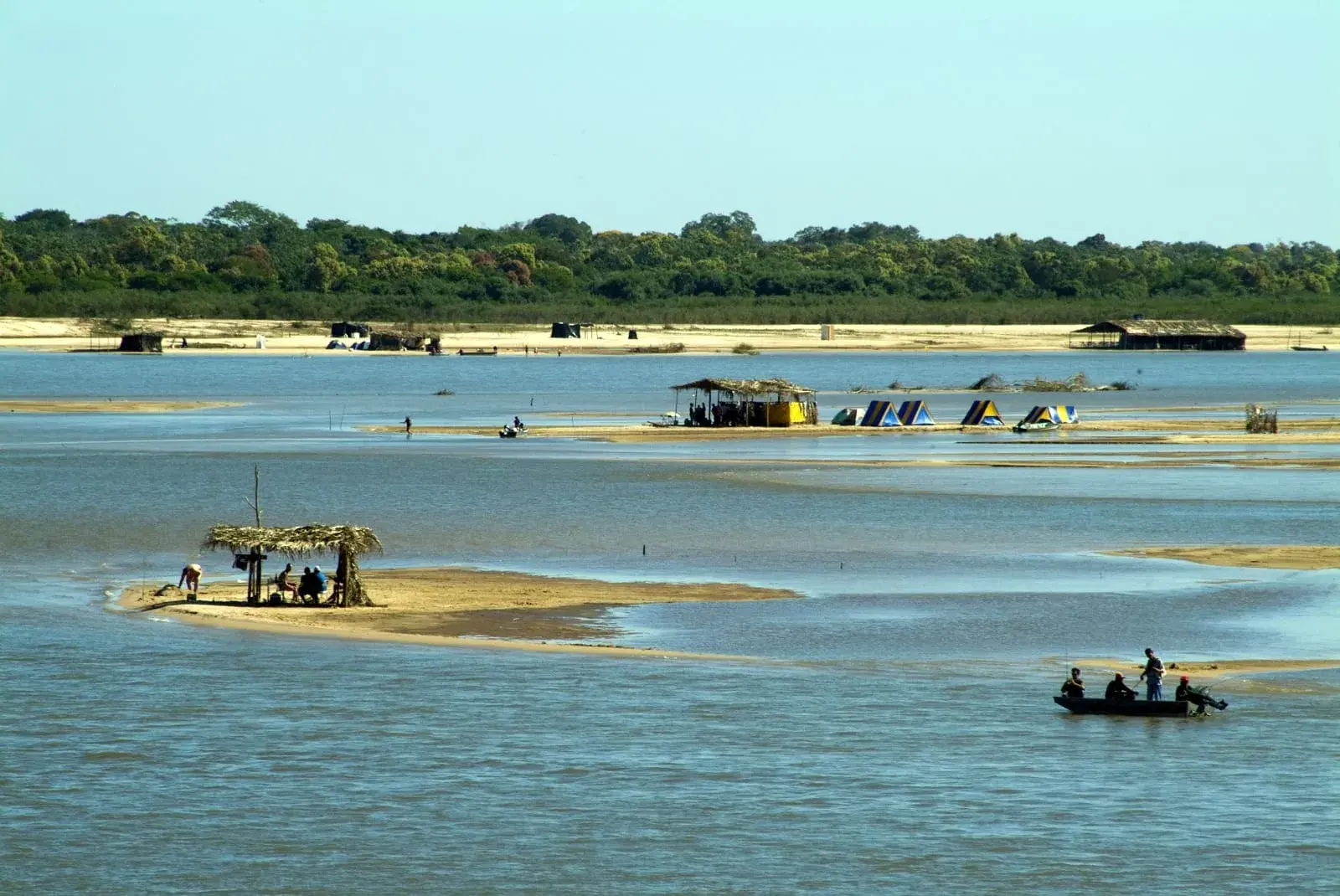 Praia do rio Araguaia em Aruanã (GO)