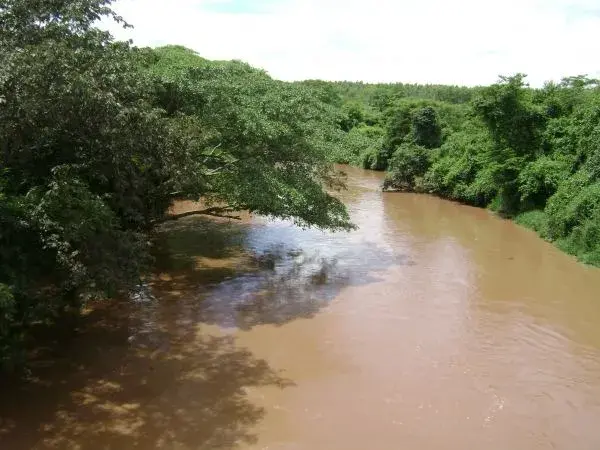 Rio Meia Ponte em Goiânia, Goiás