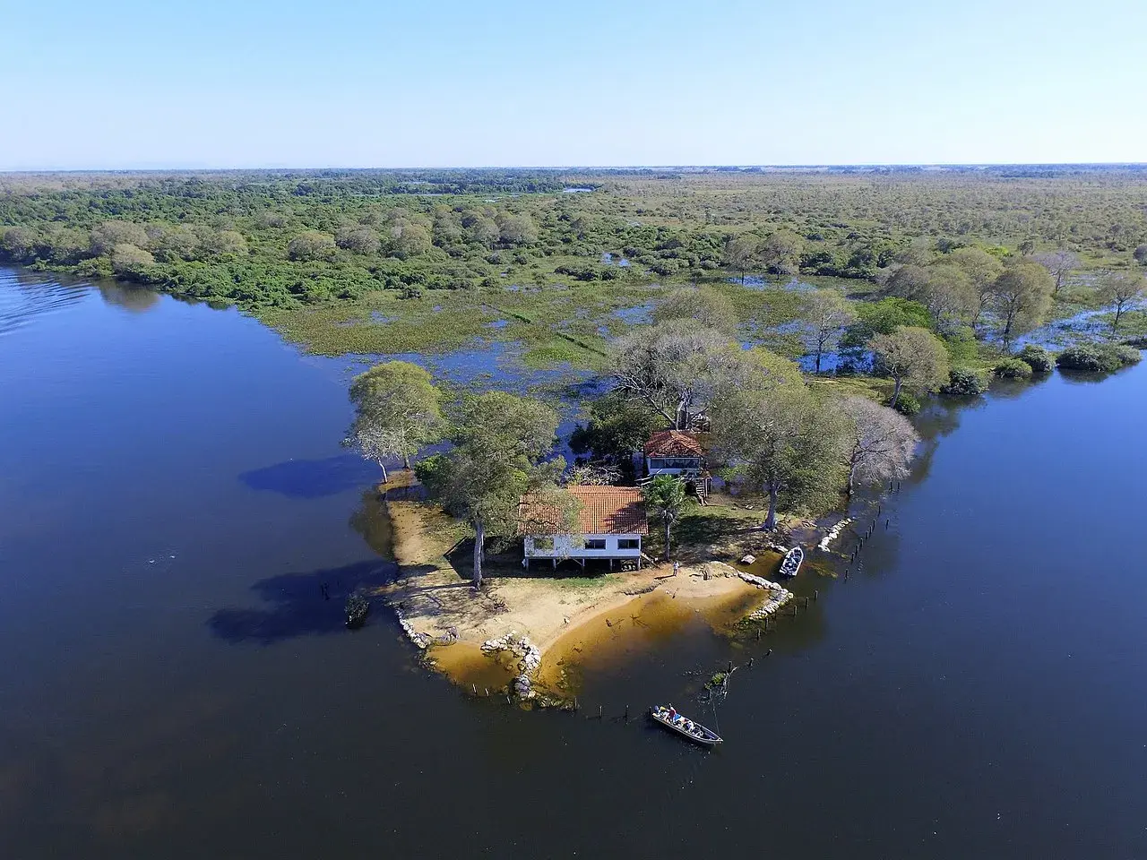 Encontro do Rio Vermelho com o Rio Miranda no Pantanal
