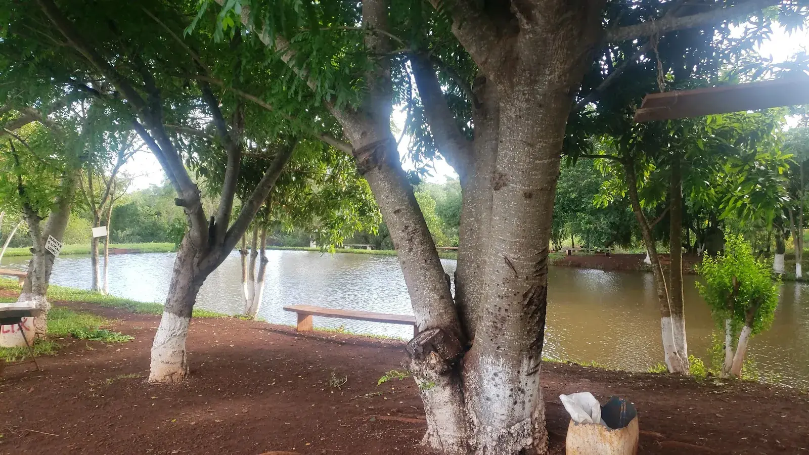 Pesqueiro Rancho Três Irmãos na zona rural de Ponta Porã