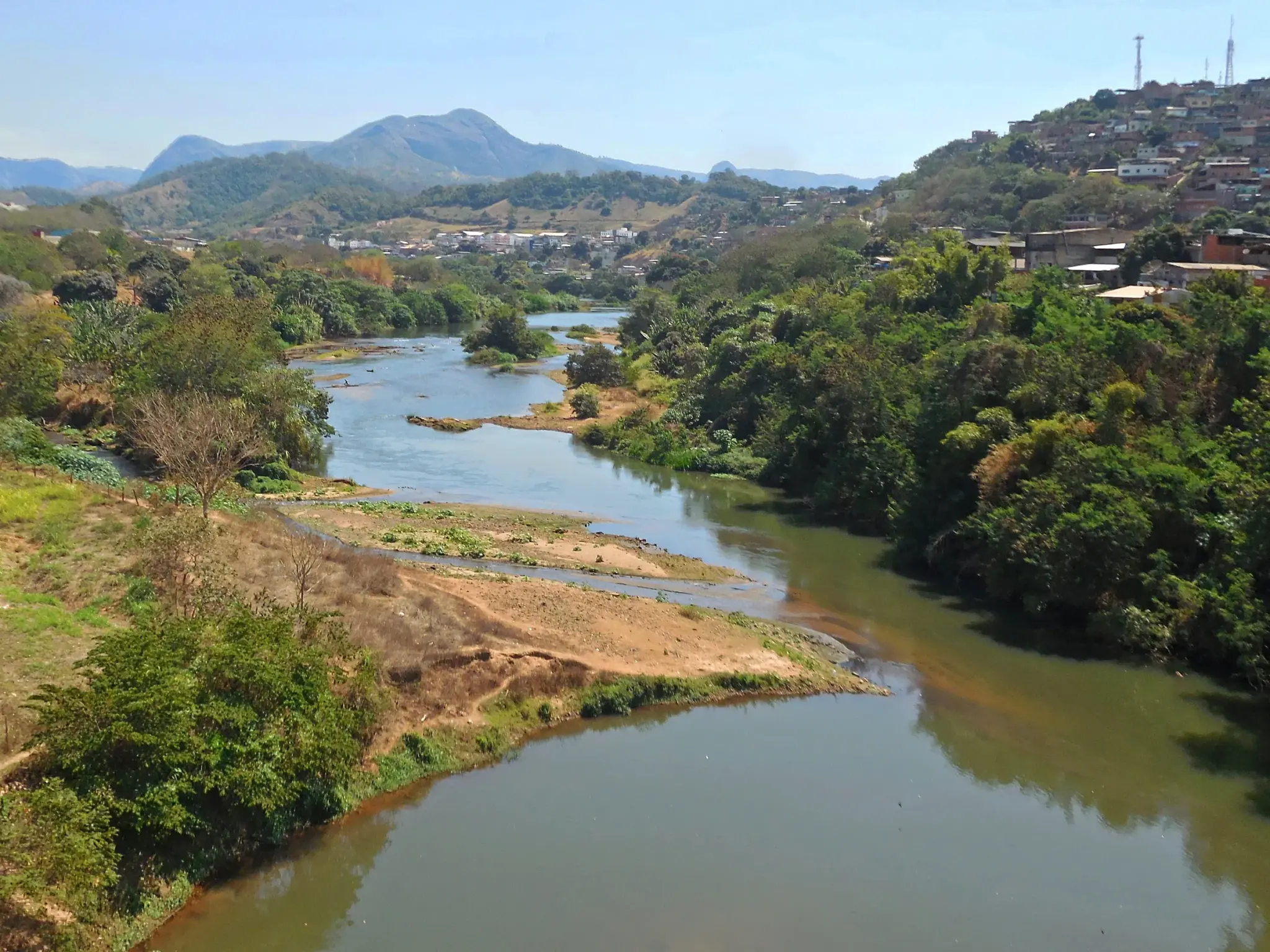 Rio Piracicaba entre Timóteo e Coronel Fabriciano, em Minas Gerais