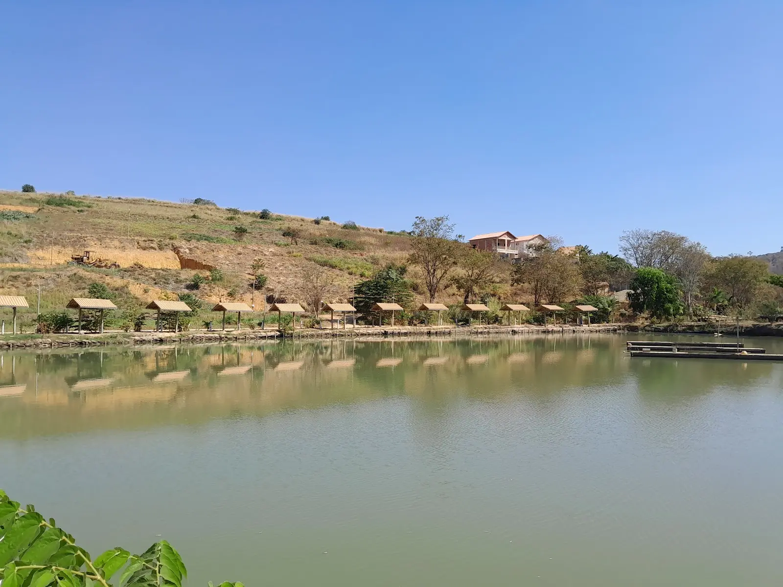 Pesque e Pague Pescando Feliz, com muita sombra, em Aimorés