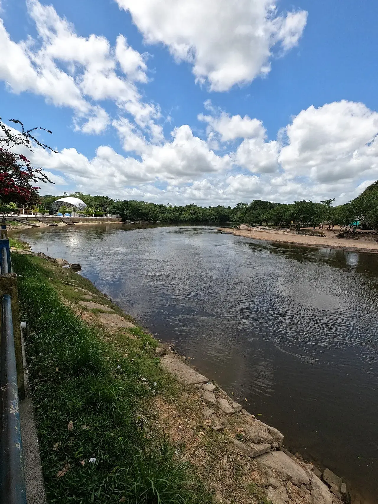 Ponte sobre o Rio Guamá em Ourém, Pará