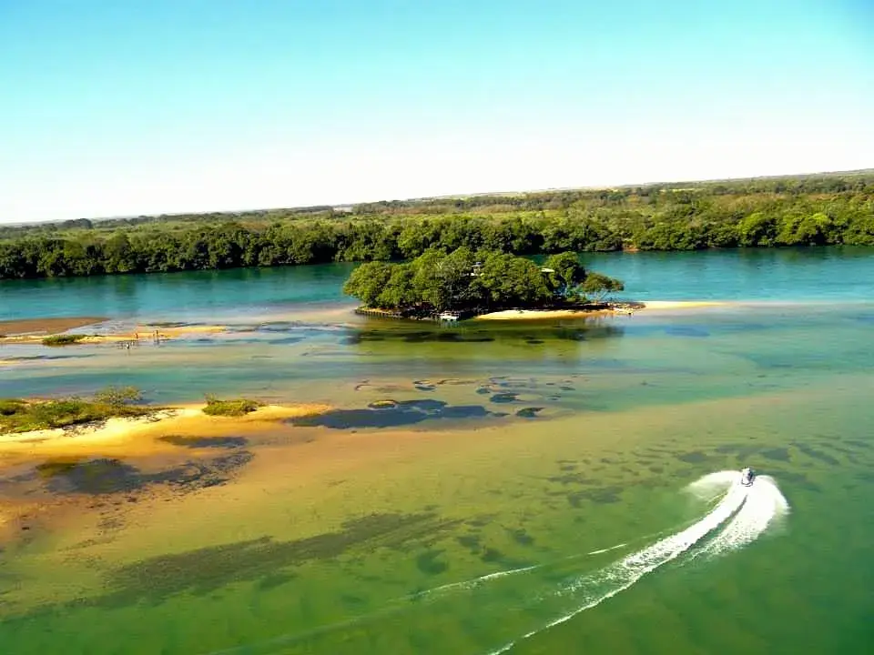 Praias e várzeas às margens do rio Paraná