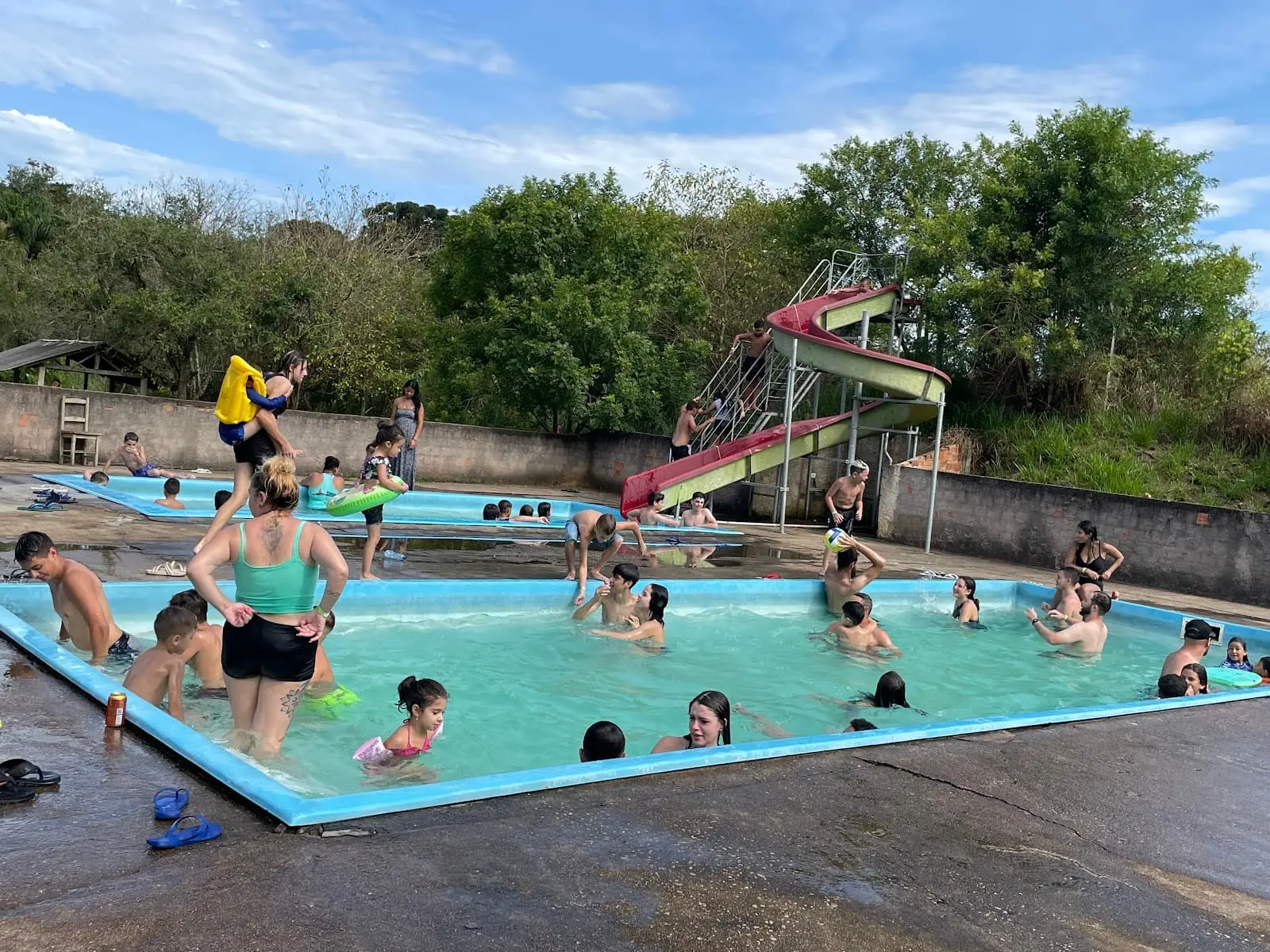 Pesque e Pague Bom de Pescar com piscinas em Fazenda Rio Grande, Paraná