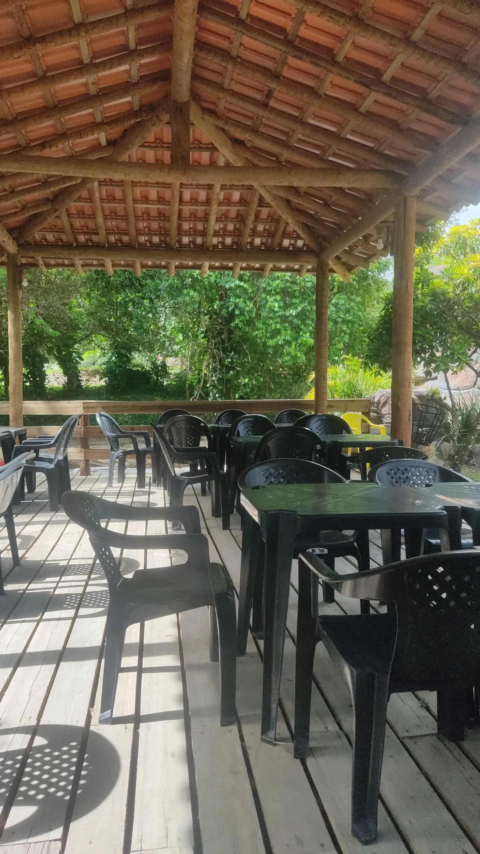 Pesque & Pague Brechó, na localidade de Lavras, Rio Bonito