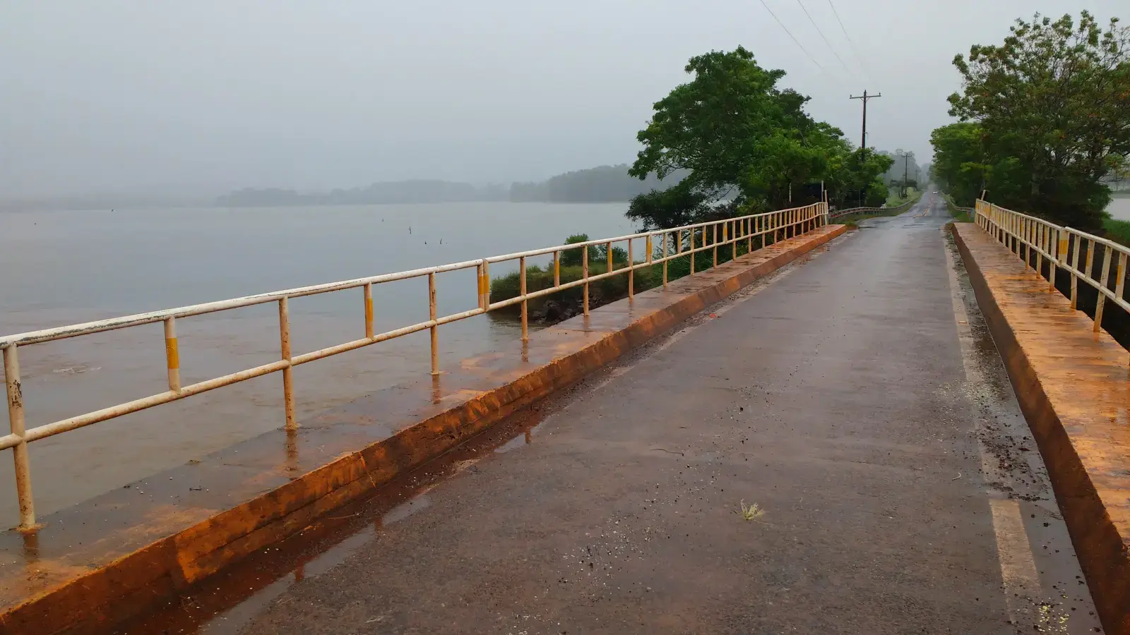Vista da barragem da Usina Hidrelétrica Passo Real