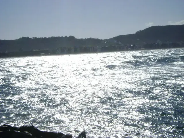 Molhes de Laguna e canal da barra ao entardecer