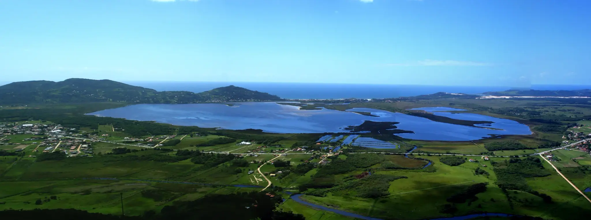 Lagoa de Garopaba vista da Pedra Branca, em Santa Catarina