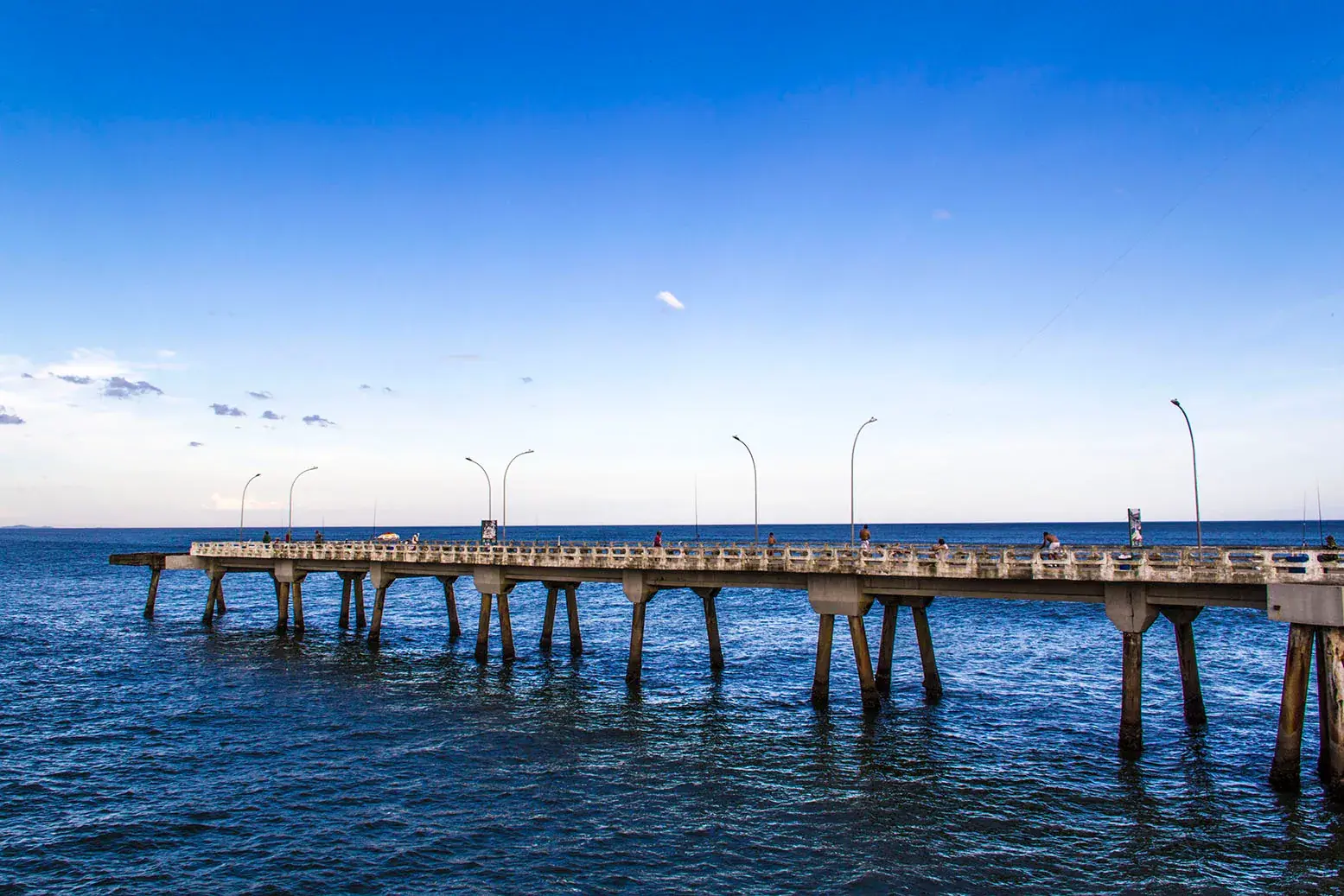 Plataforma de pesca amadora de Mongaguá, no litoral sul de São Paulo