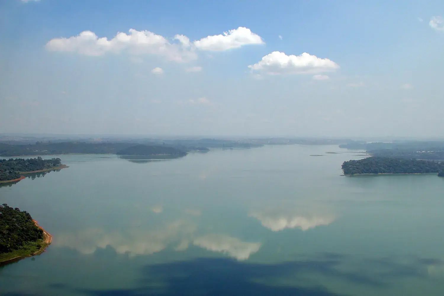Vista panorâmica da Represa Billings em São Paulo