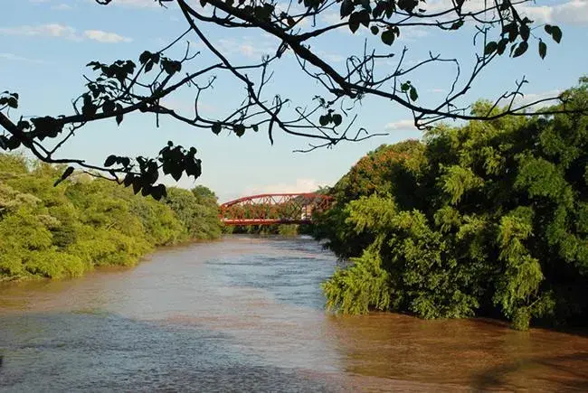 Vista do Rio Mogi-Guaçu em Pirassununga, São Paulo