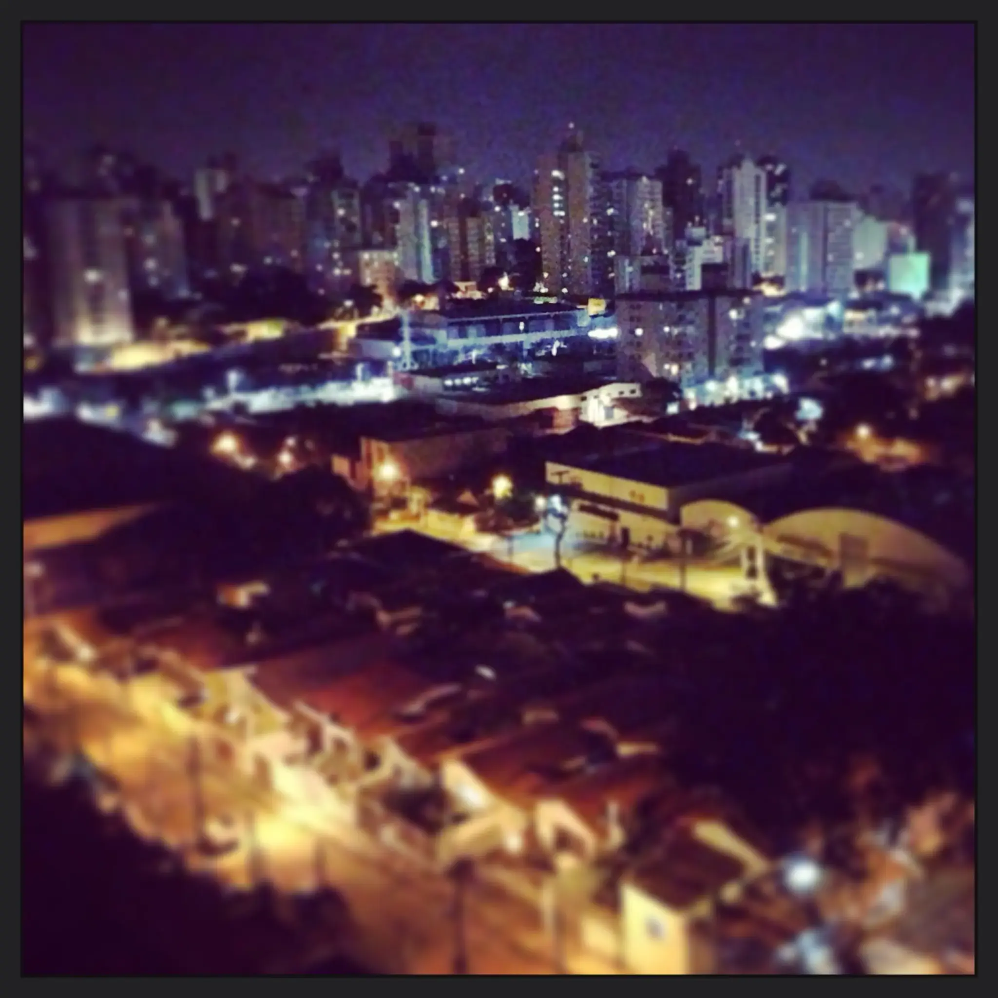 Vista noturna de Campinas, em São Paulo