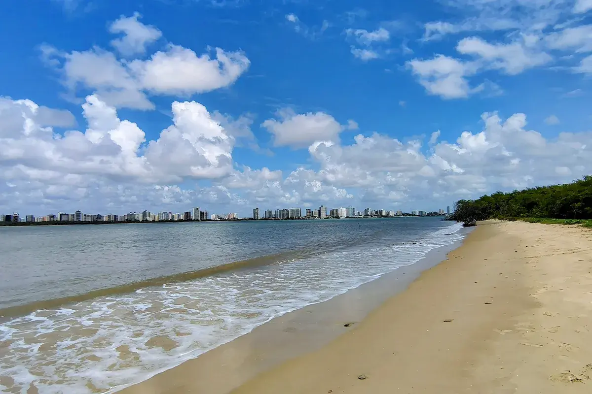 Rio Sergipe visto do alto, separando Aracaju da orla de Barra dos Coqueiros