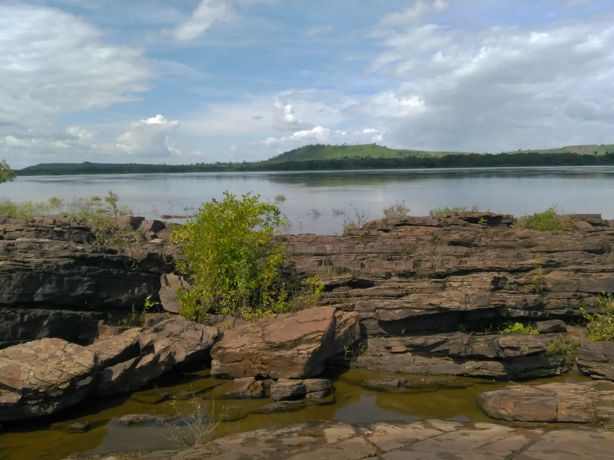 Pedreiras às margens do rio Araguaia, em São Geraldo do Araguaia