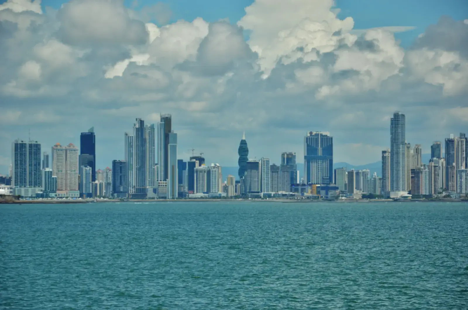 Cidade do Panamá vista do Amador Causeway