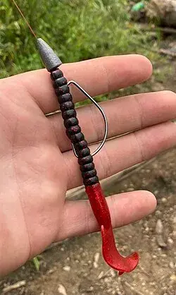 Iscas artificiais para pesca esportiva incluindo iscas de silicone